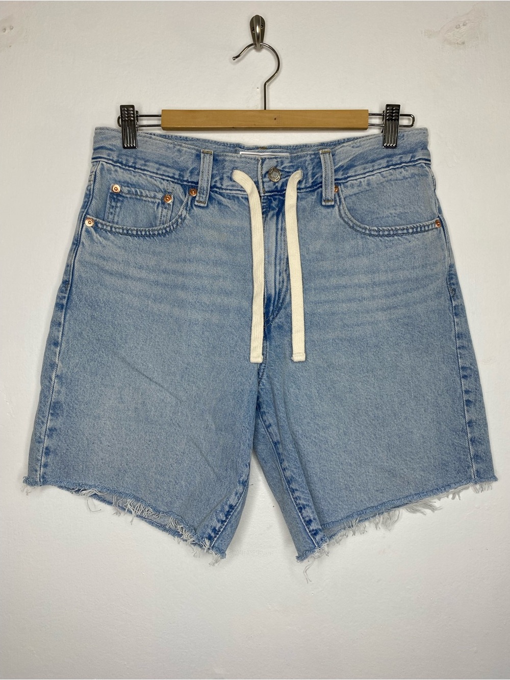 Gap 8” Loose Bermuda Mid rise Shorts Size 6 relax fit frayed hem